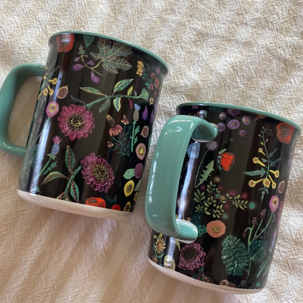 Set of 2 plant lover mugs. Art by Halpin. NWT. Pressed flowers